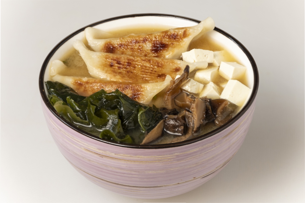 Мисо суп с пельменями Гедзе со свининой - фото1